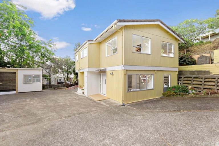Photo of property in 9k View Road, Glenfield, Auckland, 0627