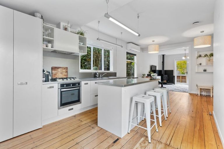 Photo of property in 13 Bracken Street, New Plymouth, 4310