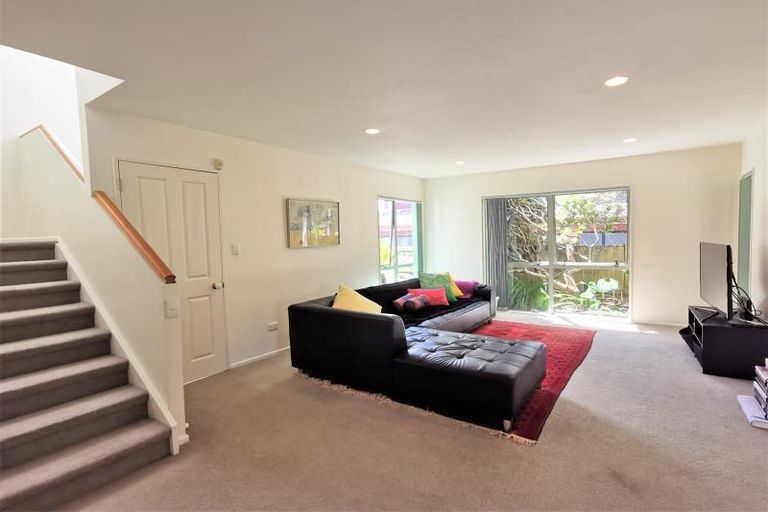 Photo of property in 1/846 East Coast Road, Oteha, Auckland, 0630