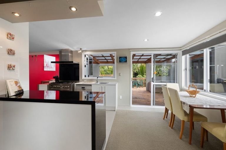 Photo of property in 70 Seaview Road, Marfell, New Plymouth, 4310