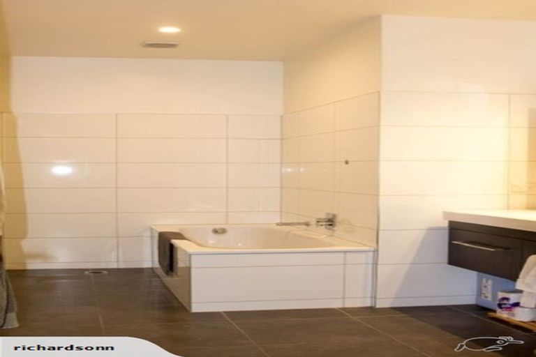 Photo of property in 25u4 Home Street, Mount Victoria, Wellington, 6011