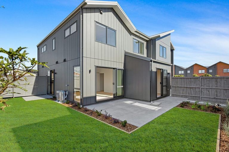 Photo of property in 34 Viridian Avenue, Rosehill, Papakura, 2113