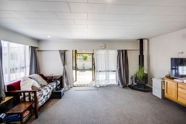 Photo of property in 2/403 Avenue Road West, Hastings, 4122