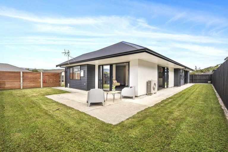 Photo of property in 9 Cory Jane Grove, Riverstone Terraces, Upper Hutt, 5018