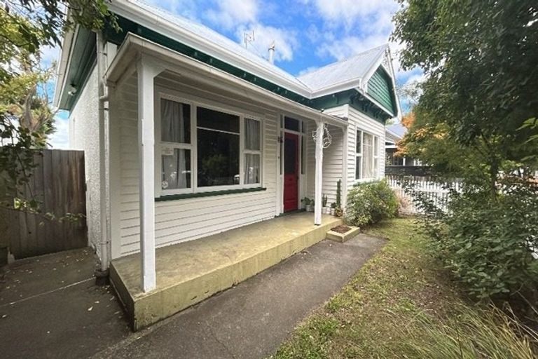 Photo of property in 32 Olliviers Road, Phillipstown, Christchurch, 8011