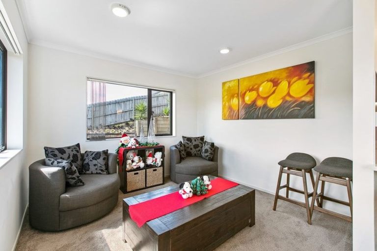Photo of property in 121 Keri Vista Rise, Papakura, 2110