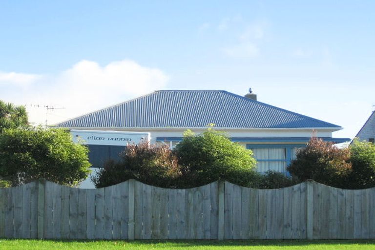 Photo of property in 13 Te Kupe Road, Paraparaumu Beach, Paraparaumu, 5032