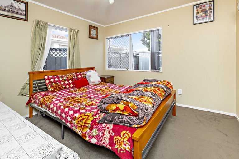 Photo of property in 2/47 Great South Road, Manurewa, Auckland, 2102