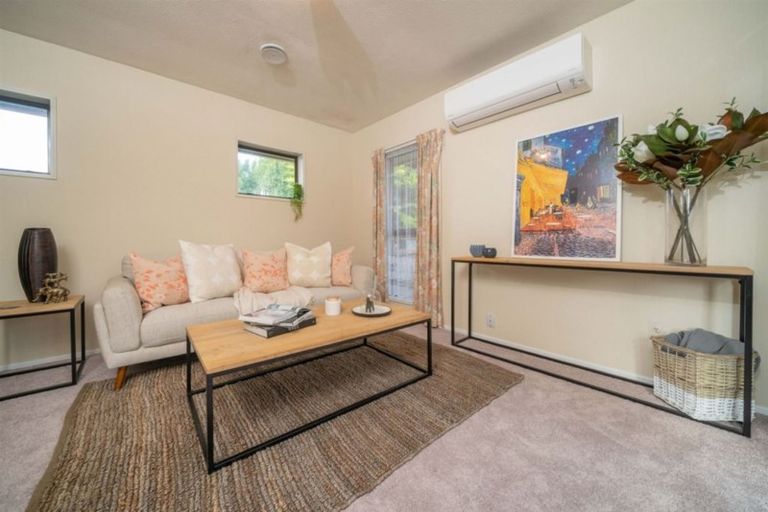 Photo of property in 15 Cunliffe Road, Redwood, Christchurch, 8051