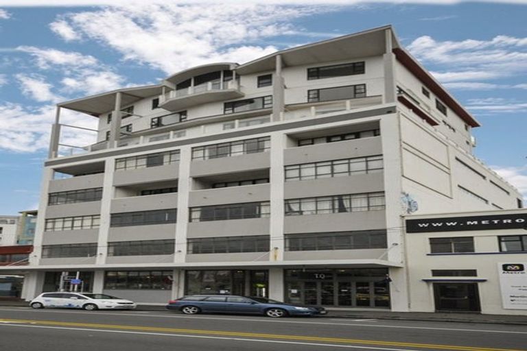 Photo of property in Endeavour Apartments, 19/125 Thorndon Quay, Pipitea, Wellington, 6011