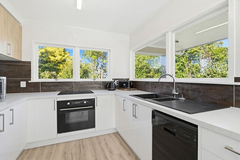 Photo of property in 46b Grand Vue Road, Kawaha Point, Rotorua, 3010