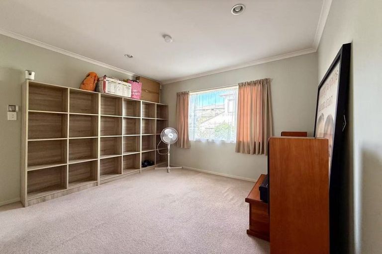 Photo of property in 84 Moyrus Crescent, East Tamaki Heights, Auckland, 2016