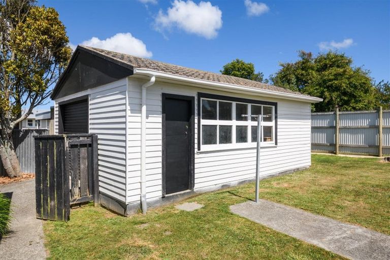 Photo of property in 24 Fergusson Street, Marton, 4710