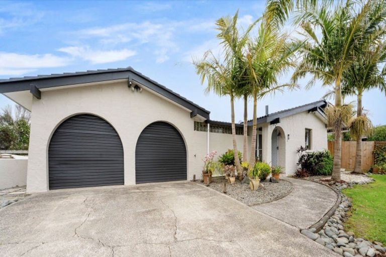 Photo of property in 2 Langton Road, Stanmore Bay, Whangaparaoa, 0932