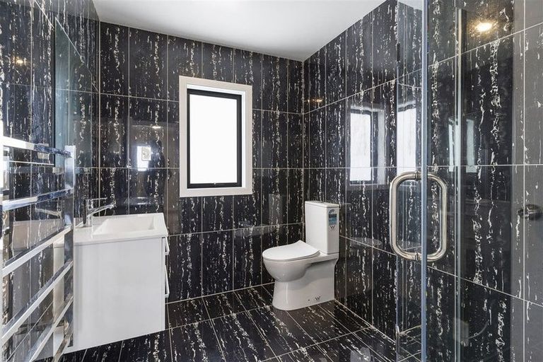 Photo of property in 11a Kirikiri Drive, Papakura, 2110