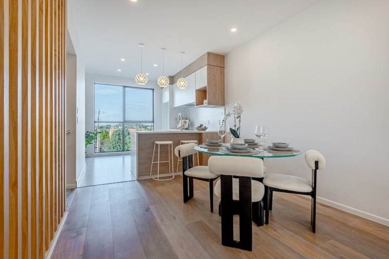 Photo of property in 2/16 Williamson Avenue, Belmont, Auckland, 0622