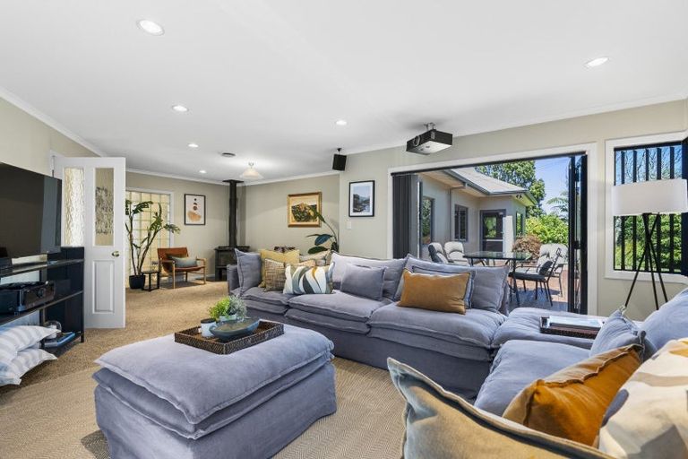 Photo of property in 92 Govett Avenue, Frankleigh Park, New Plymouth, 4310
