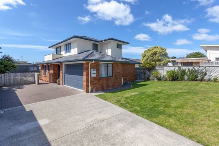 Photo of property in 220b Ocean Road, Whangamata, 3620