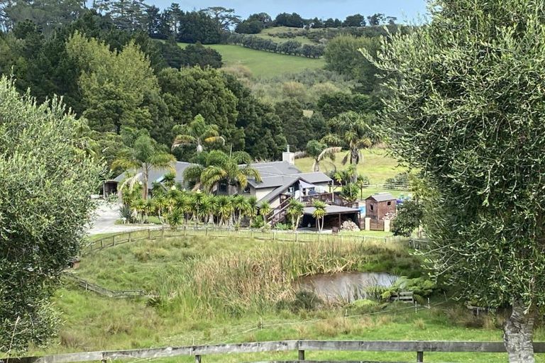 Photo of property in 343 Whitehills Road, Waitoki, 0994
