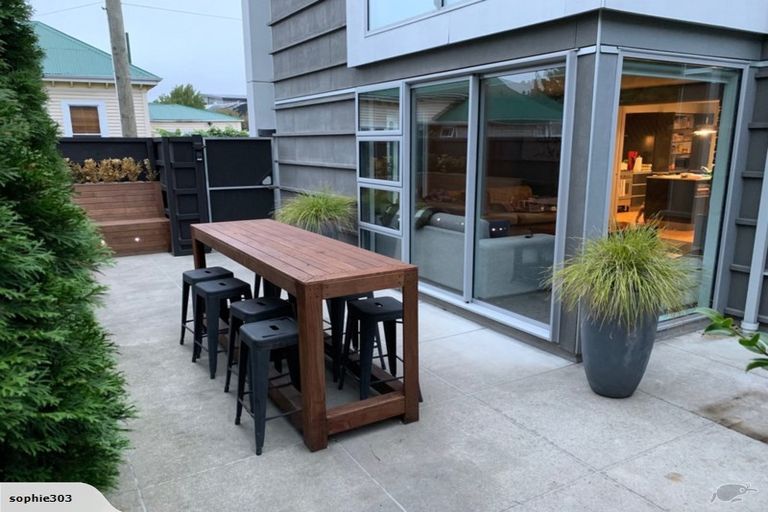 Photo of property in 128 Holly Road, St Albans, Christchurch, 8014