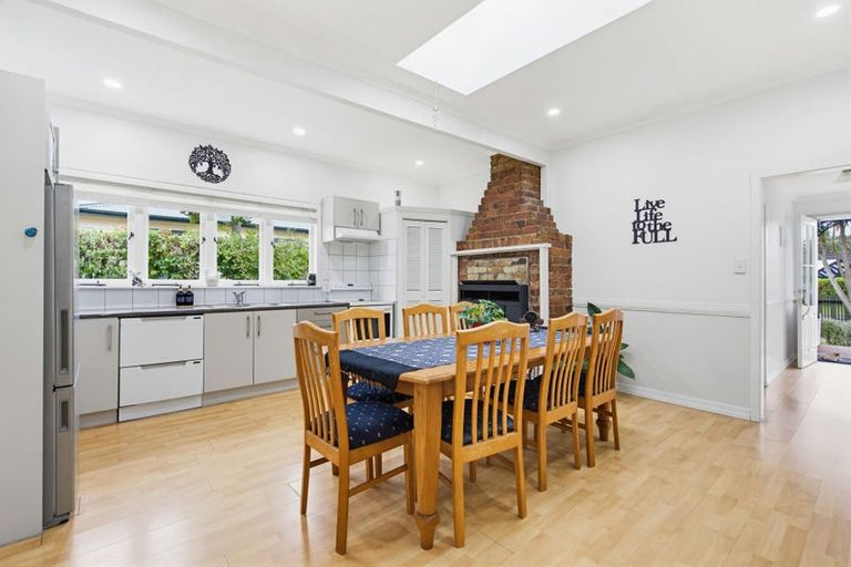 Photo of property in 6 Hull Road, Waiuku, 2123