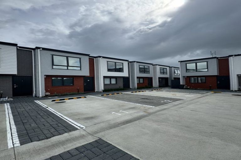 Photo of property in 10/5 Hikurangi Street, Te Atatu Peninsula, Auckland, 0610