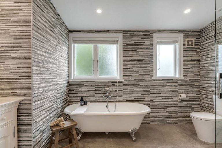 Photo of property in 17 Griggs Road, Whitford, Howick, 2571