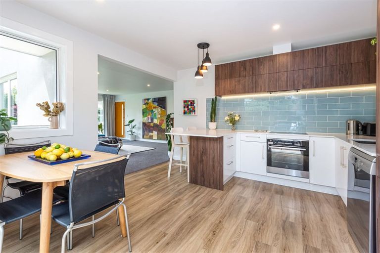 Photo of property in 10 Ladbrokes Place, Fendalton, Christchurch, 8052