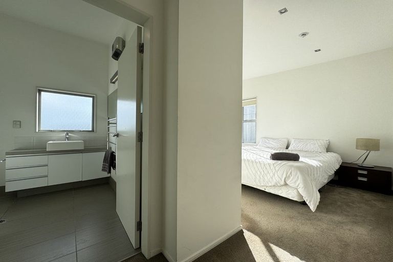 Photo of property in 24 Saddleback Grove, Karori, Wellington, 6012