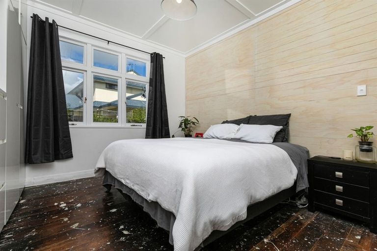 Photo of property in 5 Don Buck Road, Henderson, Auckland, 0614