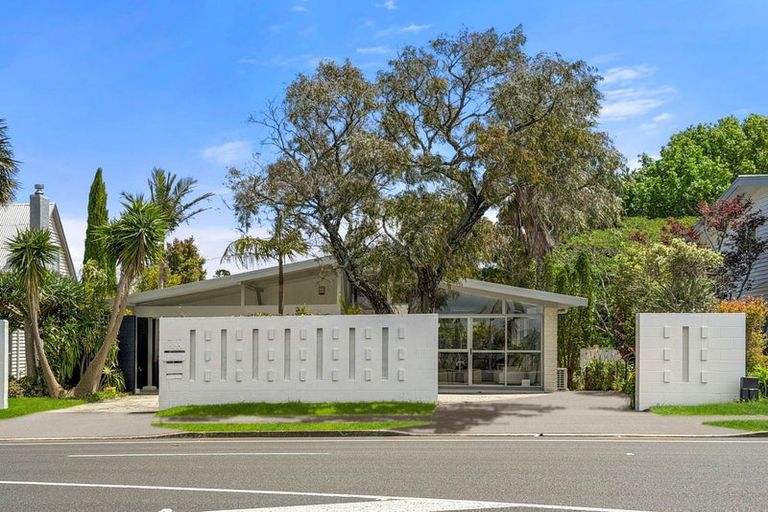 Photo of property in 500 East Coast Road, Windsor Park, Auckland, 0630