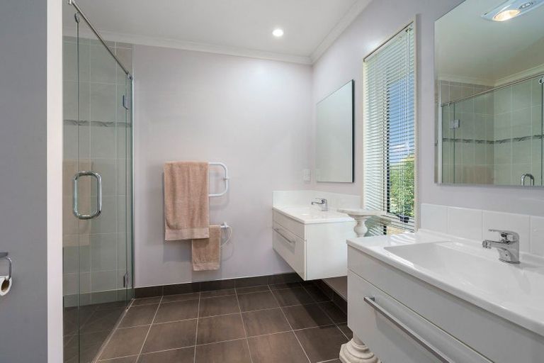 Photo of property in 13 Hogan Road, Cambridge, 3493