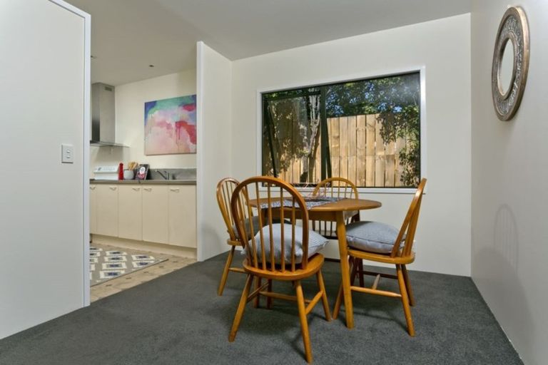 Photo of property in 33 Helleur Road, Massey, Auckland, 0614