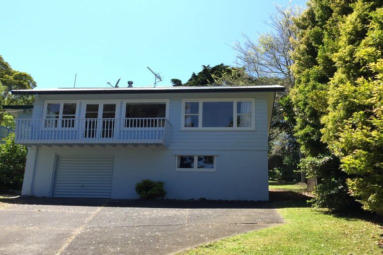 Photo of property in 26 William Souter Street, Forrest Hill, Auckland, 0620