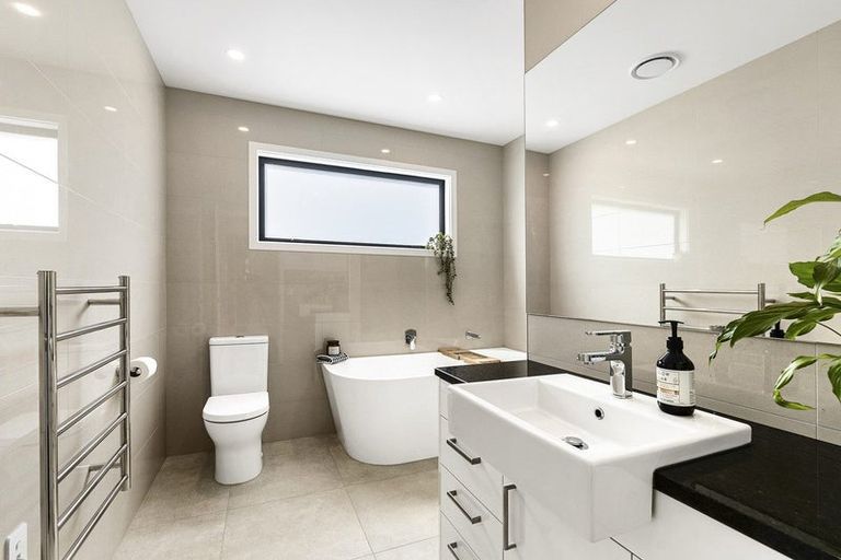 Photo of property in 7/2a Montrose Place, Highlands Park, New Plymouth, 4312