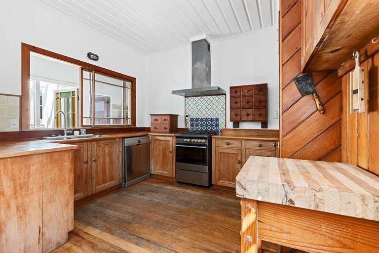 Photo of property in 90 Pendarves Street, New Plymouth, 4310