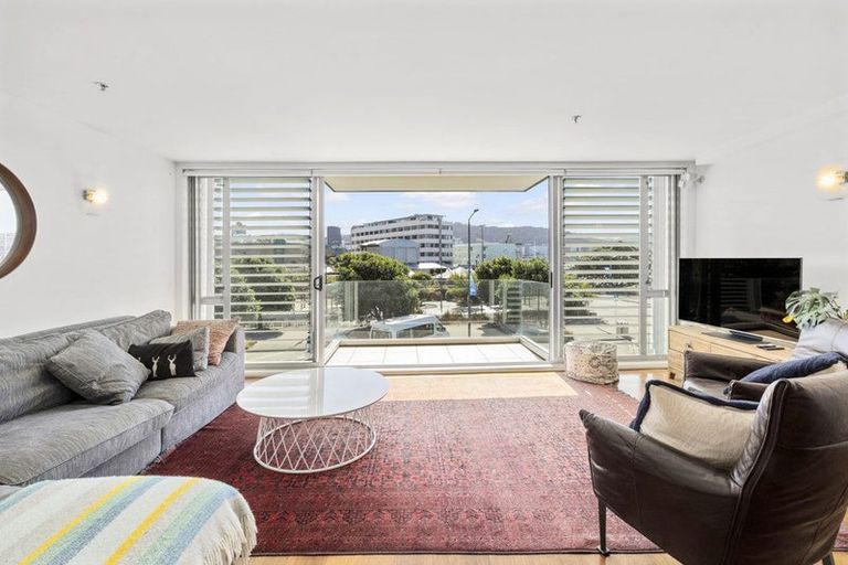 Photo of property in Aqua, 11/74 Oriental Parade, Oriental Bay, Wellington, 6011
