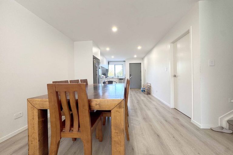 Photo of property in 6c Buisson Glade, West Harbour, Auckland, 0618