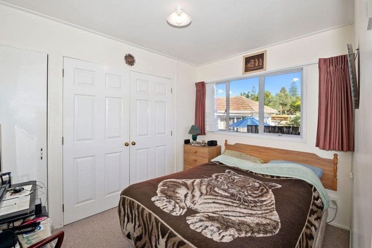 Photo of property in 28 Nikau Street, New Lynn, Auckland, 0600