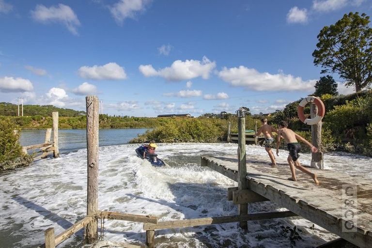 Photo of property in 18 Kent Terrace, Riverhead, 0820