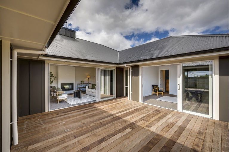 Photo of property in 37 Arataki Road, Havelock North, 4130