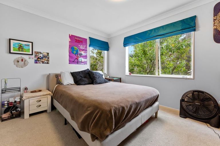 Photo of property in 12 Stonedge Lane, Rosedale, Auckland, 0632