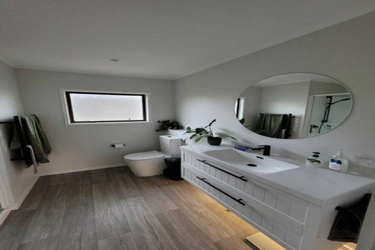 Photo of property in 5 Forsythe Place, Massey, Auckland, 0614