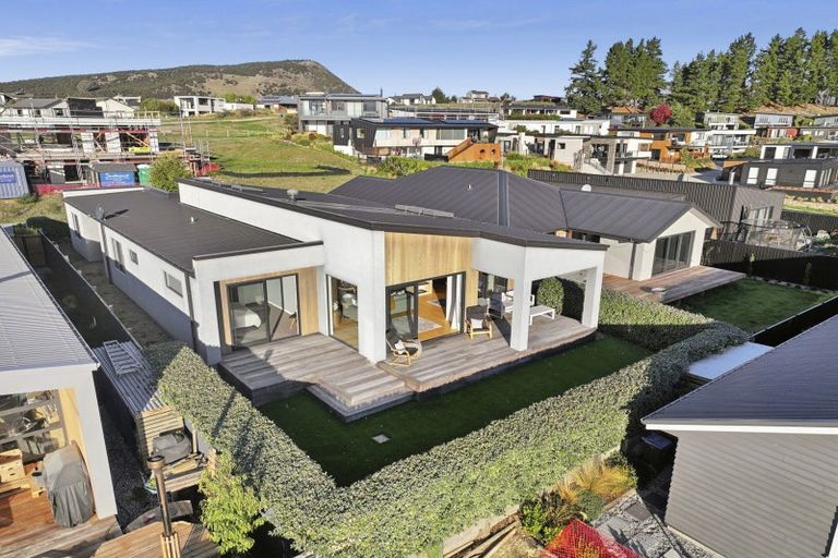 Photo of property in 9 Landsborough Lane, Wanaka, 9305