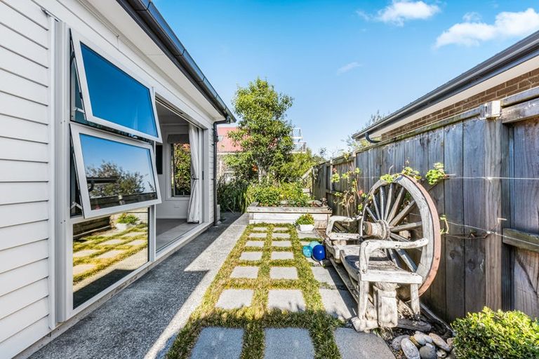 Photo of property in 15 Makete Crescent, Hobsonville, Auckland, 0618