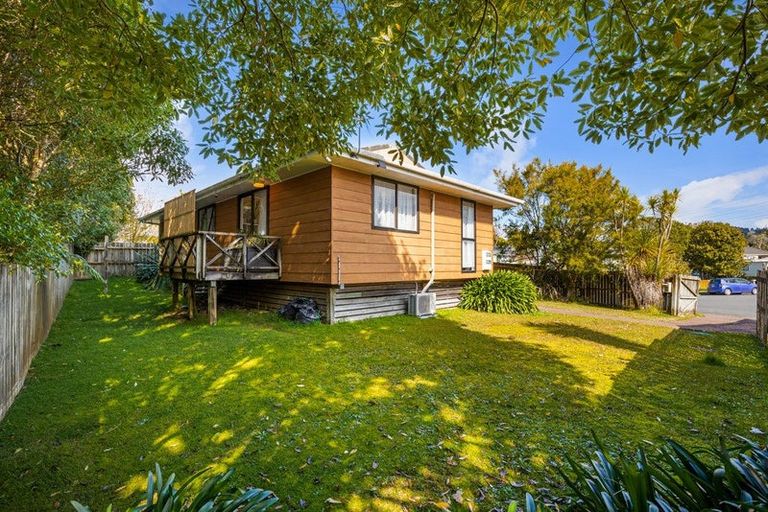 Photo of property in 64 Meadowvale Rise, Titirangi, Auckland, 0604