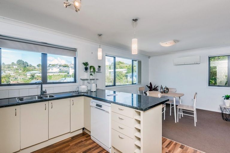 Photo of property in 43a Stewart Drive, Newlands, Wellington, 6037