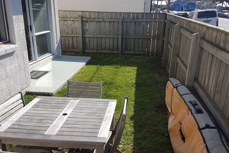 Photo of property in 102u1 Lyall Parade, Lyall Bay, Wellington, 6022