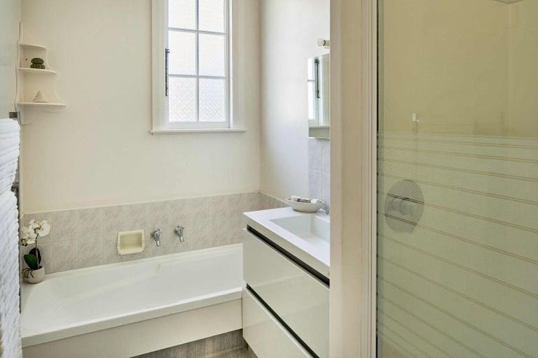 Photo of property in 107 Oroua Street, Eastbourne, Lower Hutt, 5013