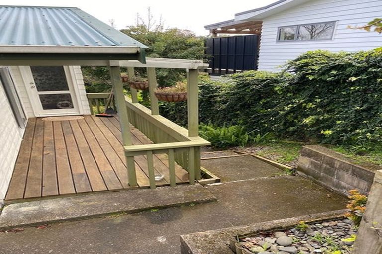 Photo of property in 70 Robbies Road, Shelly Park, Auckland, 2014